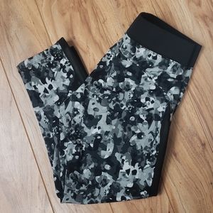 Capri leggings with mesh side insert